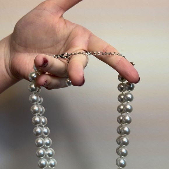 Double Strand of Costume Jewellery Pearls - Picture 6 of 7
